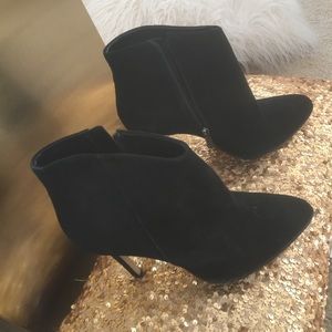 Like new Vince Camuto Suede Bootie